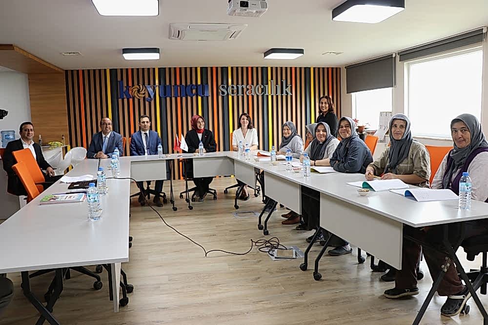 Afyonkarahisar Valisinden Koyuncu Seracılık Okuma Yazma Kursuna Ziyaret